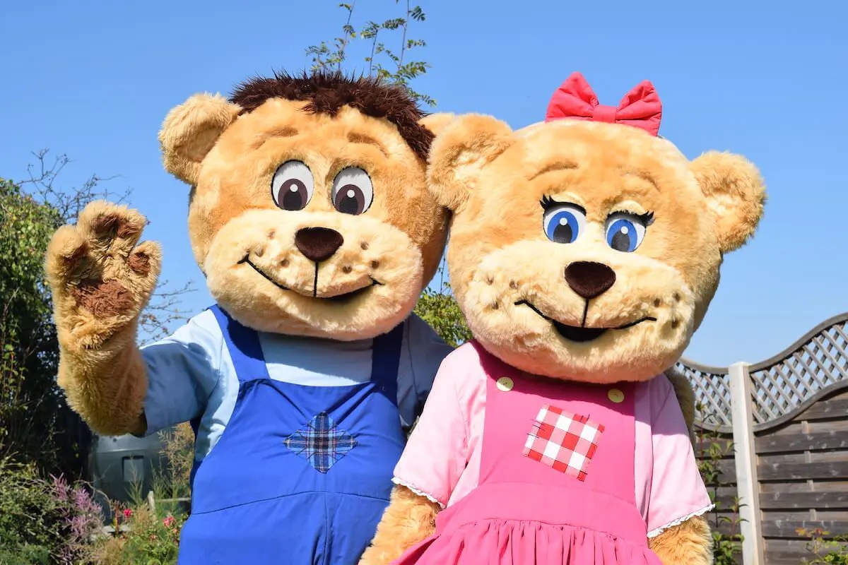 /media/d0le22fl/meet-honey-and-sunny-at-sundown-adventureland-at-your-birthday.jpg